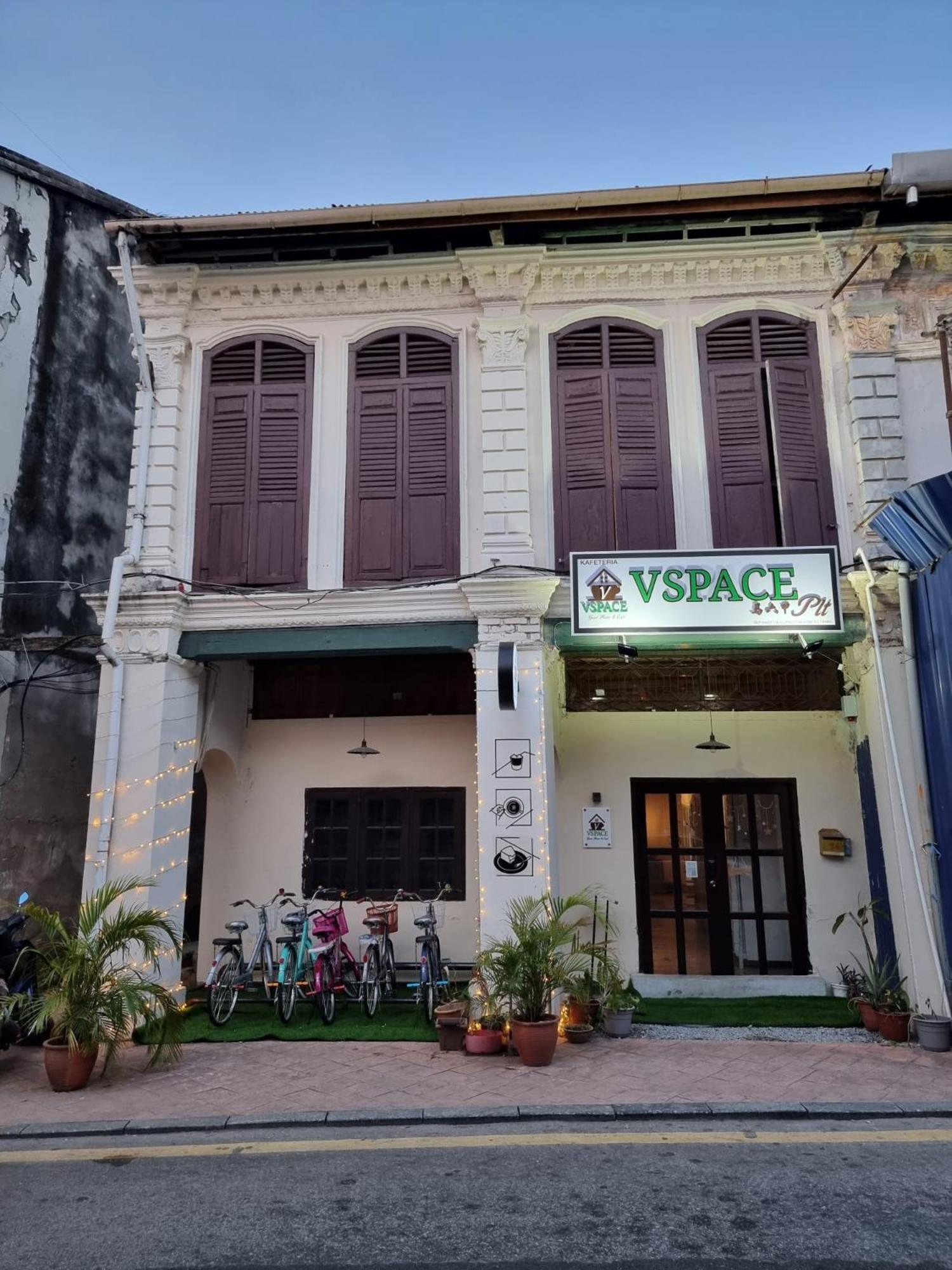 Vspace Guesthouse Capsule & Cafe Malacca Exterior photo