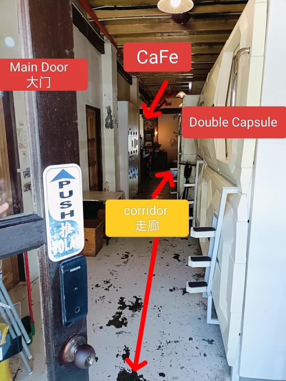 Vspace Guesthouse Capsule & Cafe Malacca Exterior photo